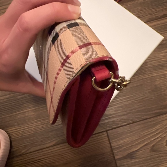 Authentic Burberry Wallet on a chain - Picture 3 of 6